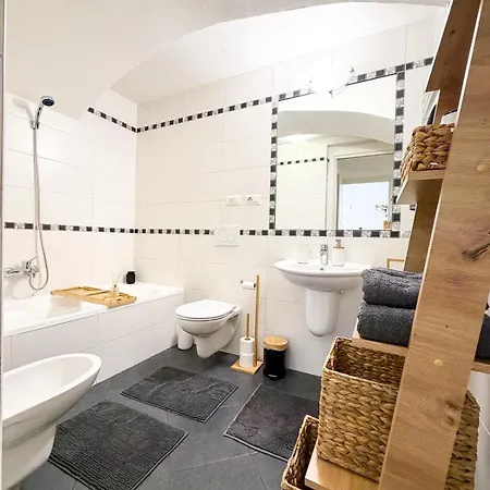Cozy Steps From Wenceslas Square Apartment *